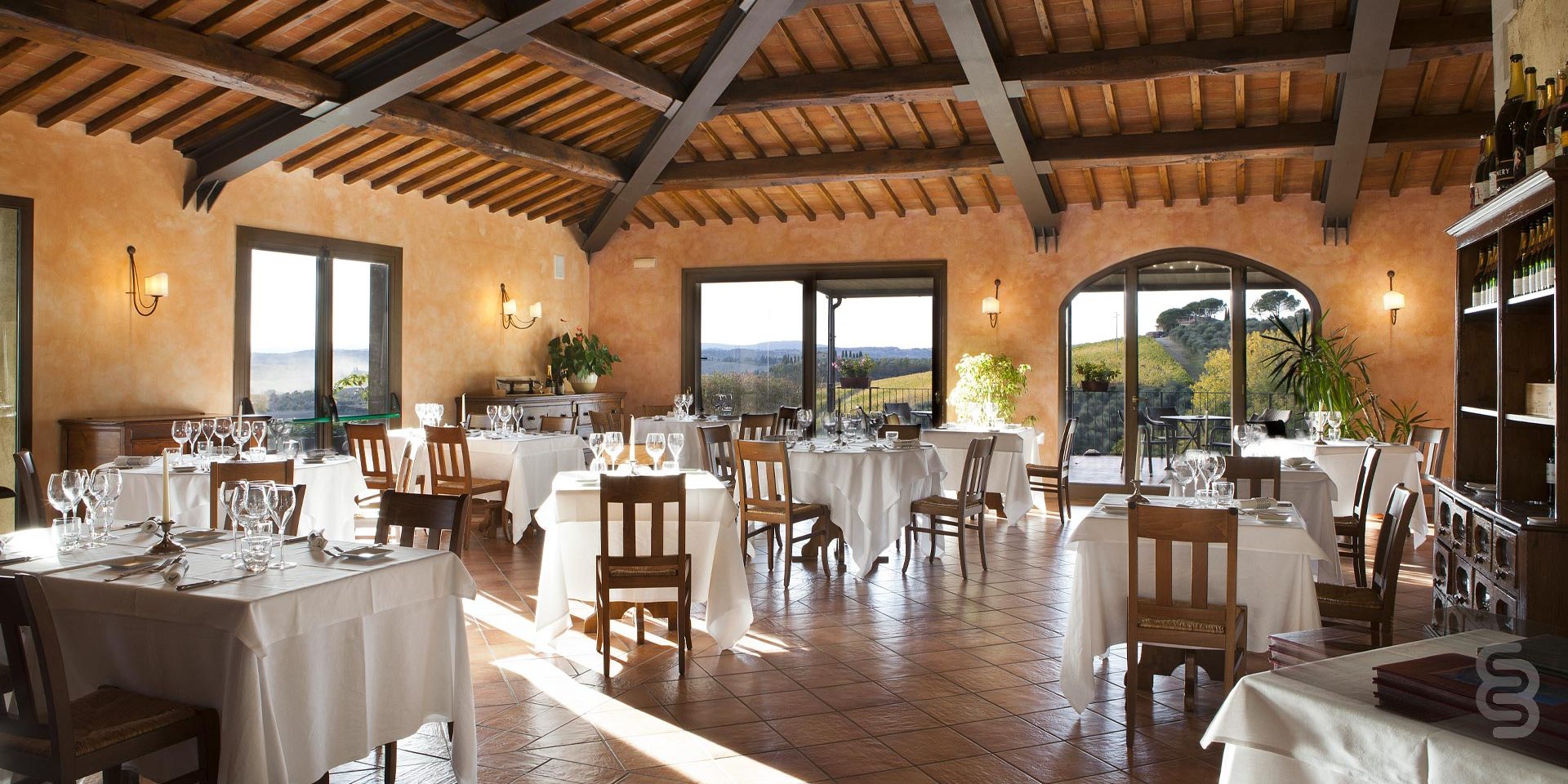 Sala da pranzo della Villa Curina.